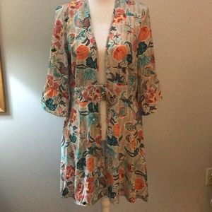 Easel kimono size medium